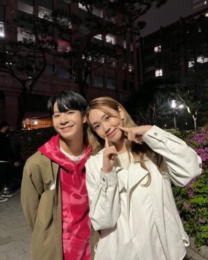 Kim Ji-young Instagram - 구필수는 없다가 기나 긴 여정 끝에 드디어 막을 내렸습니다- 춥고 또 더운 현장에서 누구보다 고생하셨을 모든 스텝분들과, 배우분들 정말 수고 많으셨고, 함께 일하며 또 하나의 추억을 만들어 갈 수 있어 영광이었고 행복했습니다! 촬영하는 동안 친구처럼 정말 즐겁고 편했던 지현이,영재,동규 동생들도 모두 고마워요:) 또, 안나랑 같이 촬영하며 누구보다 가장 고생했을 준표에게 정말 수고 많았고, 진심으로 고맙다는 말 전합니다🙃 마지막으로, 구필수는 없다를 시청해주시고, 많은 관심과 사랑 주신 모든 여러분들께 진심으로 감사드립니다❤️안나로 살아갈 수 있어 잊지 못할만큼 많이 행복했어요, 정말 감사합니다🙇‍♀️