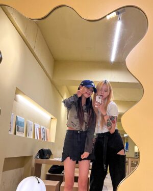 Kim Ji-young Instagram - 우리 만나는날 = 맛있는거 먹는날