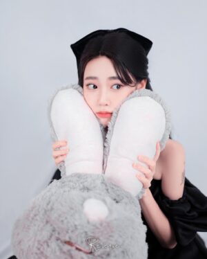 Kim Ji-young Instagram - 🖤🐰💗