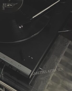 Kim Ju-a Instagram - LP 라는 거 처음 들어봤는데 참 좋더라구요
모두 ‘다시 경험’ 해 보셨음해요 🕰️