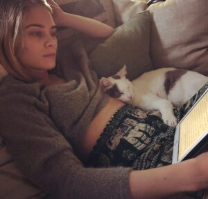 Kim Matula Instagram - While #alisterthecat prefers I read him Stephen King novels during spooky season, he made an exception for this trilogy. #MrMercedes #FindersKeepers
