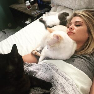 Kim Matula Instagram - Happy national cat day, everyone!! Go hug a cat 😽 Or if you’re allergic, consider donating to a shelter like @bestfriendsanimalsociety to help save lives. #nationalcatday