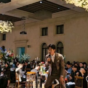 Kim Na-hee Instagram - 세상에서 제일 예뿐 선남선녀 부부🩷 사랑해요😭🫶
나의 소중한 선배님이
디즈니공주님처럼 너무나도 아리따운 언니를 만나
결혼한 날
마음이 몽글몽글해졌다가
2부에서는 너무 즐겁고 신났다가 헤헤헤
선하고 현명하게 행복한 길을 걸을 것 같은 부부🩷

#사회자보다말많이한현기선배..........