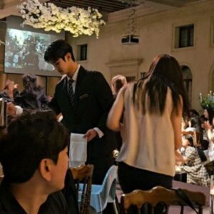 Kim Na-hee Instagram - 세상에서 제일 예뿐 선남선녀 부부🩷 사랑해요😭🫶
나의 소중한 선배님이
디즈니공주님처럼 너무나도 아리따운 언니를 만나
결혼한 날
마음이 몽글몽글해졌다가
2부에서는 너무 즐겁고 신났다가 헤헤헤
선하고 현명하게 행복한 길을 걸을 것 같은 부부🩷

#사회자보다말많이한현기선배..........