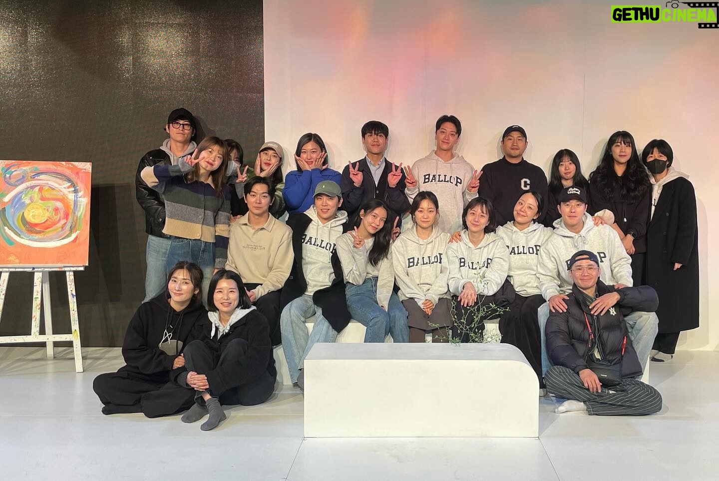Kim Na-young - 5.6K Likes - -
ģ°ź·¹ 'ķė³µģ ģ°¾ģģ'
2023.12.05-2024.02.18
ķė³µģ ģ°¾ģģ넼 ģ¬ėķ“주ģ ė§ģ ź“ź°ė¶ė¤ź» ģ§ģ¬ģ¼ė” ź°ģ¬ė립ėė¤
āķė³µģ ģ°¾ėź² ģėė¼, 깨ė«ė ź±°ėė¼ā ė¼ė ź·¹ģ¤ ėģ¬ģ²ė¼
ģ°ė¦¬ģ ģ¶ģ ģ“ėģė ķė³µģ 씓ģ¬ķ©ėė¤
ģ¢ģģķ,ģ¢ģ ėė£,ģ¢ģ ģ¤ķ
ė¶ė¤ź³¼ ķØź» ķ ģģė¤ėź²ģ“ ģ ź²ė ź°ģ„ ķ° ķė³µģ“ģģµėė¤
ķė³µģ ģģź²ė¤ģ ģ°ģģ¼ė” ģ“루ģ“ģ”ė¤ź³ ģź°ķ“ģ
ģ°ė¦¬ė ģ¢
ģ¢
ģģ ķė³µė¤ģ ėģ¹ź³ ģ“ģź°ėė°,
ģź°ķģ§ėŖ»ķė ź²ė¤ģ ķė³µģ“ ģØģ“ģė¤ėź²ģ ģģ§ė§ģøģā£ļø
ķė³µģ ģ°¾ģģė ģ°ģ§ģ“넼 ģź°ķė ģģģ ė§ģģ²ė¼ ģ ė§ģģģė ģ¤ė«ėģ ėØź²Øģ§ź²ź°ģµėė¤
āź°ėģ±ģøź². ź·øė ź² ė ģ¼ģ ź·øė ź² ėėź±°ėź¹.ā