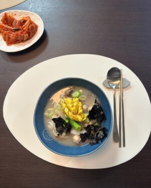 Kim Na-young Instagram - -
1 지효가 끓여준 굴 떡국 
2 포춘쿠키 맞음
3 처참히 맞음
4 게임에 진심인편
5 꺄르륵~🌸
6 김세정 귀안잡은손으로 침