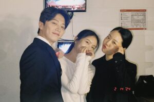 Kim Na-young Instagram - -
연극 '행복을 찾아서'
2023.12.05-2024.02.18 

행복을 찾아서를 사랑해주신 많은 관객분들께 진심으로 감사드립니다

‘행복은 찾는게 아니라, 깨닫는 거더라’ 라는 극중 대사처럼 
우리의 삶속 어디에나 행복은 존재합니다
좋은작품,좋은 동료,좋은 스텝분들과 함께 할수있다는것이 제게는 가장 큰 행복이였습니다

행복은 작은것들의 연속으로 이루어졌다고 생각해요
우리는 종종 작은 행복들을 놓치고 살아가는데, 
생각하지못하는 것들에 행복이 숨어있다는것을 잊지마세요❣️

행복을 찾아서는 우진이를 생각하는 은수의 마음처럼 제 마음속에도 오랫동안 남겨질것같습니다

‘가득채울게. 그렇게 될일은 그렇게 되는거니까.‘