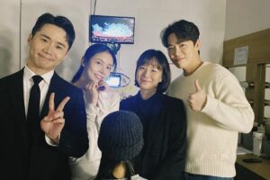 Kim Na-young Instagram - -
연극 '행복을 찾아서'
2023.12.05-2024.02.18 

행복을 찾아서를 사랑해주신 많은 관객분들께 진심으로 감사드립니다

‘행복은 찾는게 아니라, 깨닫는 거더라’ 라는 극중 대사처럼 
우리의 삶속 어디에나 행복은 존재합니다
좋은작품,좋은 동료,좋은 스텝분들과 함께 할수있다는것이 제게는 가장 큰 행복이였습니다

행복은 작은것들의 연속으로 이루어졌다고 생각해요
우리는 종종 작은 행복들을 놓치고 살아가는데, 
생각하지못하는 것들에 행복이 숨어있다는것을 잊지마세요❣️

행복을 찾아서는 우진이를 생각하는 은수의 마음처럼 제 마음속에도 오랫동안 남겨질것같습니다

‘가득채울게. 그렇게 될일은 그렇게 되는거니까.‘
