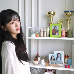Kim Si-eun Instagram - 내 뒤에 나 있다 (초희있다?) ✌🏻💕
