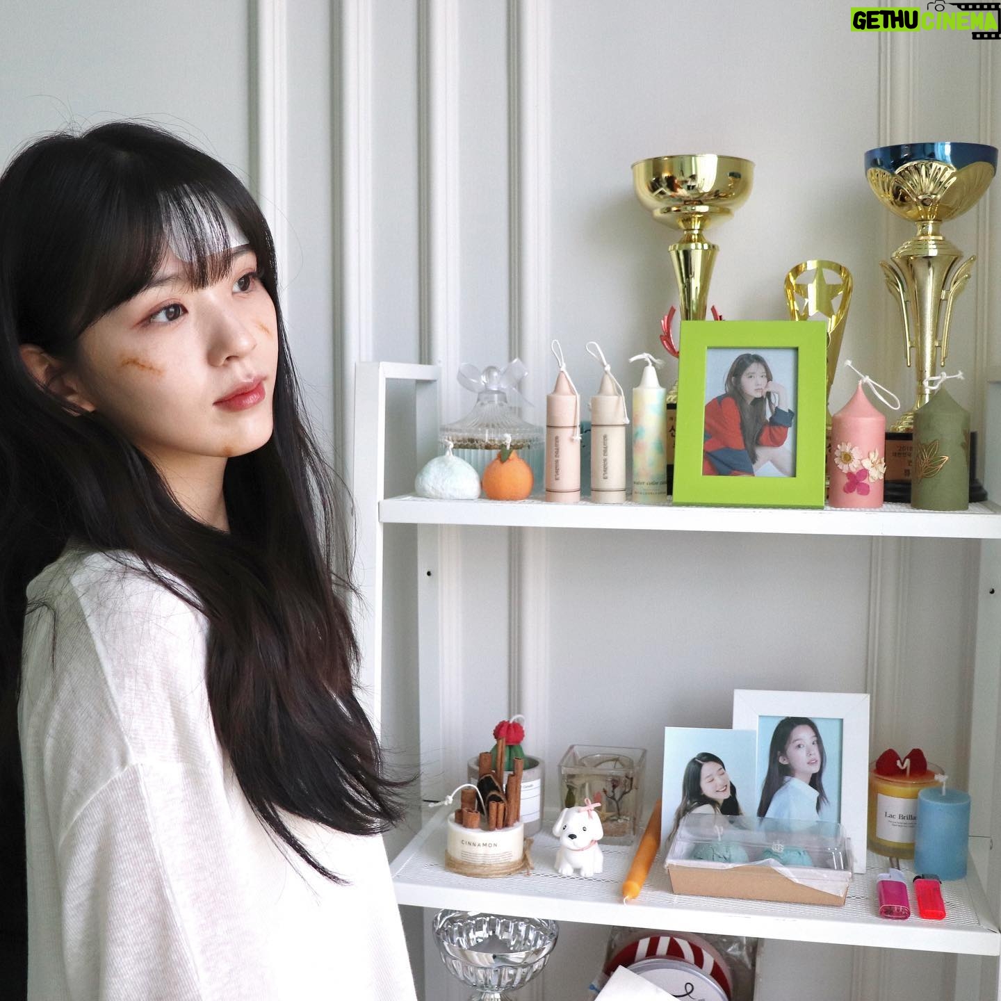 Kim Si-eun - 23.2K Likes - 내 뒤에 나 있다 (초희있다?) ✌🏻💕
