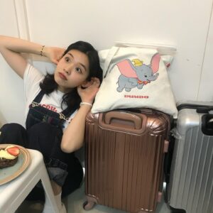 Kim Si-eun Instagram - 나비는 나 🐘 🦋