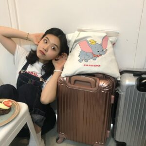 Kim Si-eun Instagram - 나비는 나 🐘 🦋
