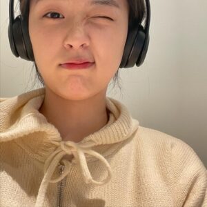 Kim Si-eun Instagram - 돈데기리기리 돈데기리기리 돈데돈데 🫖