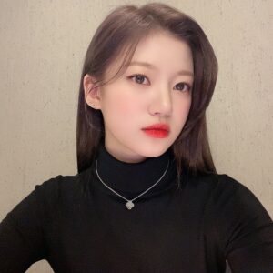 Kim Si-yoon Instagram - 여러분~! 오늘도 리슨 스테이지 봐주셔서 정말 감사합니다💕✨여러분 덕분에 오늘도 즐겁게 노래 부를 수 있었어요💖🌟진짜 사랑합니당🥺🌸
.
.
皆さん！今日もリッスンステージ見てくれて本当にありがとうございました！💕✨皆さんおかげさまで今日も楽しく歌をうたうことができました💖🌟ほんまに大好きぃぃ🥺🌸
.
.
#리슨스테이지 
#mystic#story
#시윤
#シユン
#오늘도#팬분들#덕분에#행복#❤️