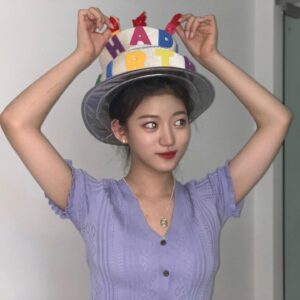 Kim Si-yoon Instagram - 💜🐣🤩💜