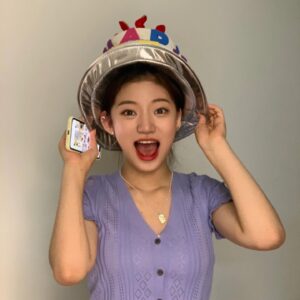 Kim Si-yoon Instagram - 💜🐣🤩💜