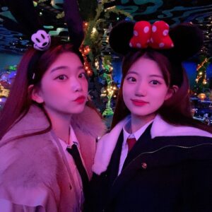 Kim Si-yoon Instagram - おねえちゃん！お誕生日おめでとうございます❤️ほんとにあいたいです 🥺
お姉さんと一緒に過ごしたすべての日々は幸せでキラキラしていました⭐️
私たちこれからも一緒に地球征服しましょうww誰よりも韓国で私が一番に応援しています🤗早く会いましょう！キム·シユンはキム·ツキちゃんの味方！
月のそばにはいつも星があることを覚えていてください。
本当に愛してるよん💖

🌙月の妹の星より⭐️
