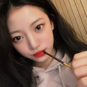 Kim Si-yoon Instagram - 고마워요 항상❤

#빼빼로데이 #🐣