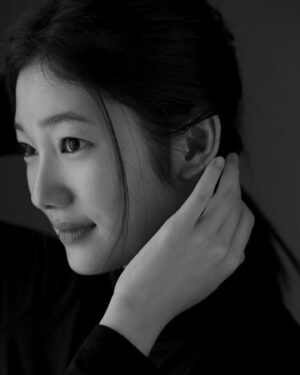 Kim Su-in Instagram - 수인♡.
.
.
.
.
.
.옆모습이 ~
.콧대가  더 높아졌디는  고양이 삼촌 말씀~
.이젠 코 보정 안해도 되신다고 😅😂
.
.
.
#김수인
#프로필
#에프터더레인스튜디오  @aftertherain_studio