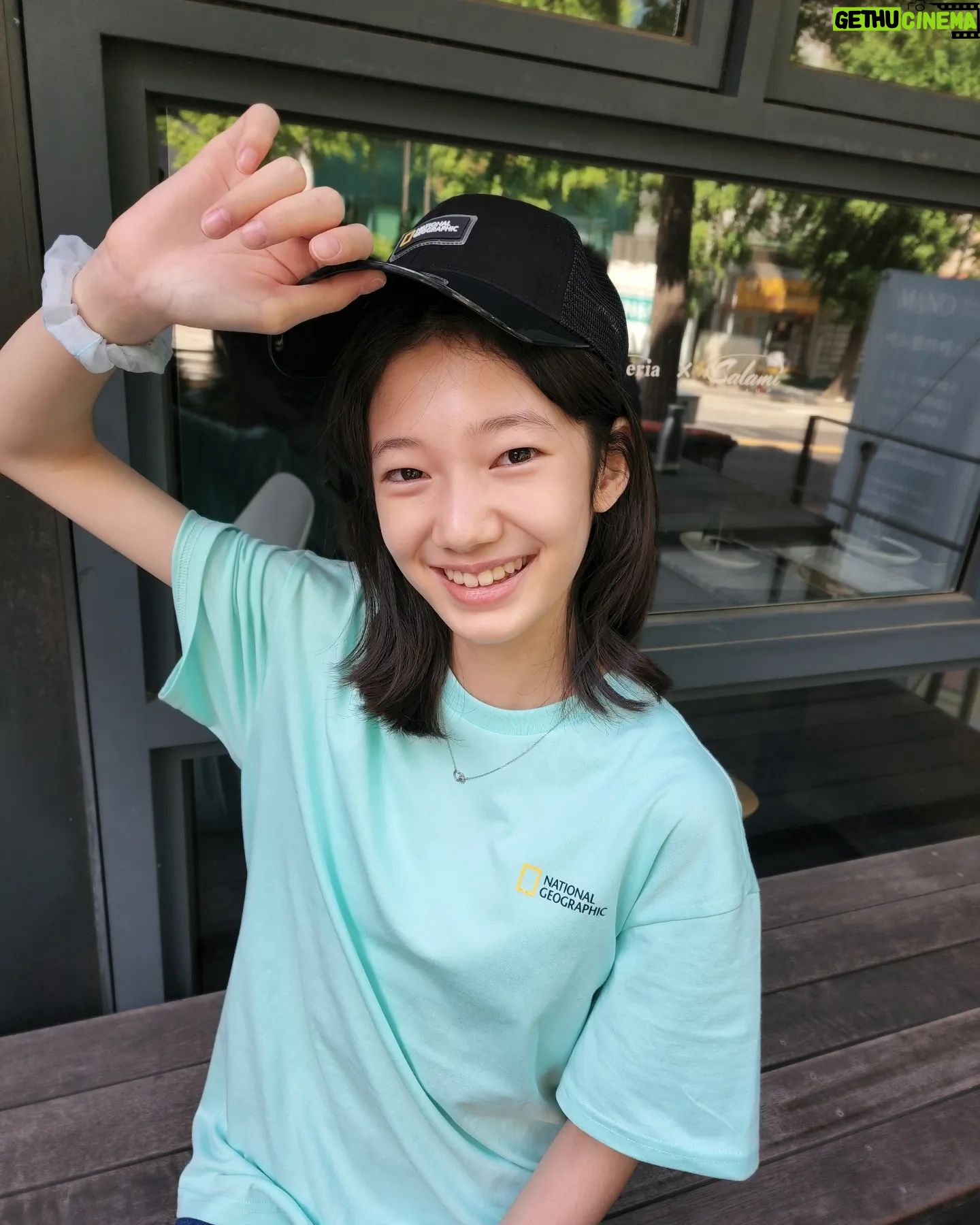 Kim Su-in - 5.8K Likes - ♡
.
.수인이~😍
.
.
.
.
.
#제품협찬
.야외활동 하기좋은 요즘~
.너무 시원해 보이는~♡
.
.
.
#내셔널지오그래픽키즈
#내셔널지오그래픽 @ng_apparel.kids
#키즈반팔티
#주니어반팔티
#키즈모자