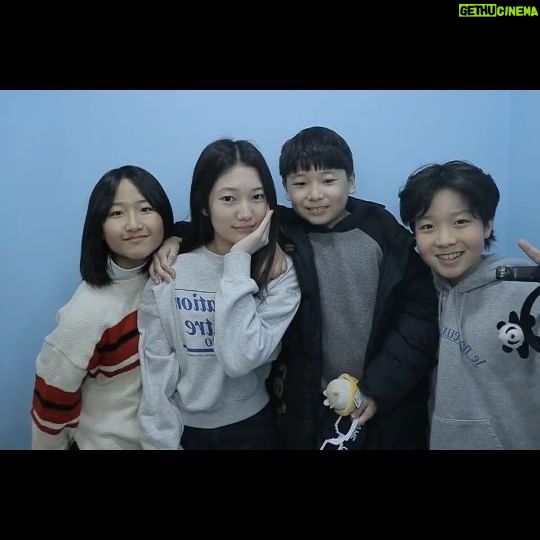 Kim Su-in - 5.8K Likes - .우린 뭉쳤다~ ㅎㅎ
.방학 끝나기전 드디어~
.
.누나 따라온 수하
.오랜만에 본 도원이 희원이
.모두 재미있게 ^^
.잠깐 이지만 아쉽지만 ~ 그래야 더 재미있다는
.
.
.
.
.
#김수인
#김도원 @2011.4.14_do_won_kim
#엄마들이 친구
#우린 다시 만나기로~
#힘을 얻어간다~♡
