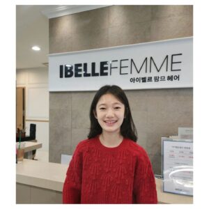 Kim Su-in Instagram - 수인💕
.
.오랜만에  머리정리~
.5살 애기때부터 지금 까지 10년이 다되어 가도록 
.수인이에 머리를  한결같이 이쁘게 해주시고 계신
.아이벨르팜므헤어 상암
.
.오늘도 머리 이쁘다며  기분이가 좋다는 수인♡
.
.
.
#김수인
#아역김수인
#아역배우
#주니어모델
#광고모델
#아이벨르팜므
#아이벨르팜므상암dmc점
#정재라대표님 😁 감사합니다~