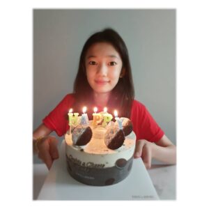 Kim Su-in Instagram - ♡
.오늘은~🥰
.수인이 생일이었어요~^^
.뜻깊은 하루였기를~🥳💕
.
.수인이는 너무 잘지내지요~😊
.
.
.
.
#건강하게
#모두 행복하세요 ♡
#생일
#생일축하해
#김수인
#아역배우
#주니어모델
#행복하자
#happybirthday 💕
#편안한밤되세요
#goodnight🌙