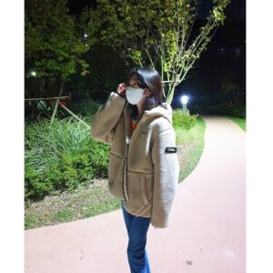 Kim Su-in Instagram - #광고
.밤에는 쌀쌀한 요즘 
.곧  #뽀글이 가 필요하겠죠~
.따뜻하고 실용성 굿~
.이번 가을 겨울도 잘부탁해~😁
.
.
.
.
.
.@ng_apparel.kids
#내셔널지오그래픽키즈#내셔널지오그래픽#코스토니뽀글이#키즈후리스#후리스#플리스
.
#김수인
#아역김수인
#아역배우
#주니어모델
#광고모델