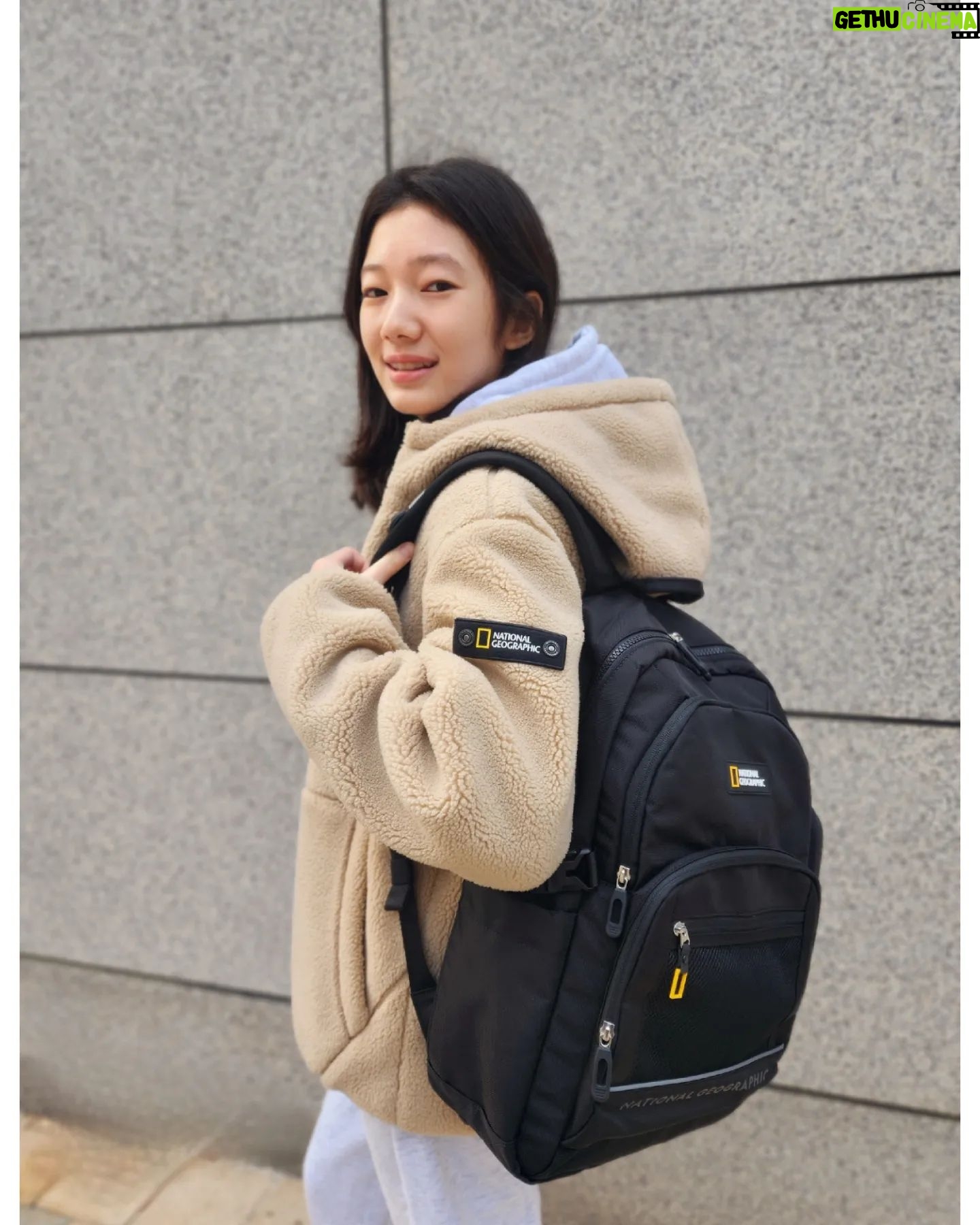 Kim Su-in - 5.2K Likes - 수인♡.
#제품협찬
.
.새해에도 건강하세요~🥰🤗
.
.
.
.
.ㅡㅡㅡㅡㅡㅡㅡㅡㅡㅡㅡㅡㅡㅡㅡ
#내셔널지오그래픽키즈 @ng_apparel.kids
#내셔널지오그래픽
.
.안정적인 프레임과 톡톡 튀는 디자인의 신학기 가방 ~
.통기성이 뛰어난 등판으로 편안하고 쾌적한 착용감!
.재귀반사 패치로 야간이나 우천시 보다 안전한 활동 가능하답니다~
.
.>> 1월 중 23SS 신학기 가방 구매 시 스니커즈 3만윈 할인 프로모션 진행 중<<
.
.
.
#키즈가방 #키즈책가방 #신학기가방 #새학기가방 #초등학생가방 #초등학생책가방 #입학선물 #새학기선물 #내셔널가방 #내셔널책가방