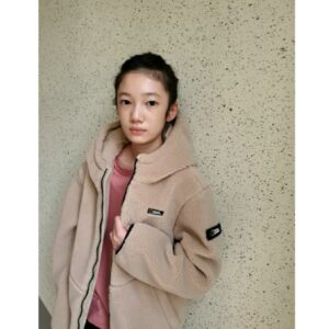 Kim Su-in Instagram - #광고
.밤에는 쌀쌀한 요즘 
.곧  #뽀글이 가 필요하겠죠~
.따뜻하고 실용성 굿~
.이번 가을 겨울도 잘부탁해~😁
.
.
.
.
.
.@ng_apparel.kids
#내셔널지오그래픽키즈#내셔널지오그래픽#코스토니뽀글이#키즈후리스#후리스#플리스
.
#김수인
#아역김수인
#아역배우
#주니어모델
#광고모델