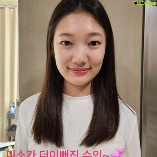 Kim Su-in - 6K Likes - 수인♡
.
.가는길이 멀었지만 ^^ 그만한 이유가 있는곳
.새로운 교정장치 받으러~ 다녀왔지요~
.
.이제 교정후반부에 돌입한듯 해요
.얼굴 균형도 잘맞고 치아도 고르고 🥰
.
.늘 신경써주시는 용인쥬니어치과 문원장님과 여러 선생님분들 감사드립니다~💕
.
.
.
.
.
#용인쥬니어치과 @yi_junior
.
#김수인
#투명교정
#인비절라인퍼스트
#인비절라인
#예뻐지는교정
#얼굴균형잡아주는교정
#주니어교정 #어린이교정
#주니어투명교정 #어린이투명교정
#용인교정