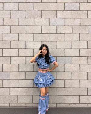 Kim Tae-yeon Instagram - 홍키통키 첫 컴백무대🩷💙

3번째에 있는 사진은 예슬이 언니가
귀엽다구 찍어준 사진📸

#김태연 #홍키통키 #컴백무대