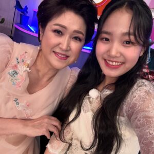 Kim Tae-yeon Instagram - 불후의명곡을 김용임 선생님과 함께할수있어서
영광스러웠습니다 선생님 감사합니다🤍
