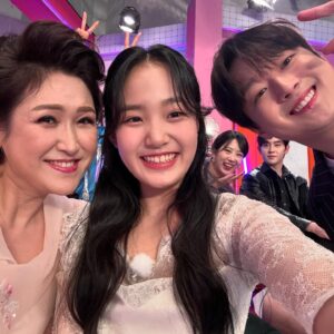 Kim Tae-yeon Instagram - 불후의명곡을 김용임 선생님과 함께할수있어서
영광스러웠습니다 선생님 감사합니다🤍