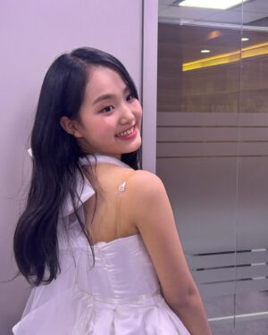 Kim Tae-yeon Instagram - 트롯 뮤직 어워즈♥️

저에게 트롯 꿈나무라는 상을 주셔서 감사드립니다🙇‍♀️
앞으로 더 열심히하겠습니다!☺️