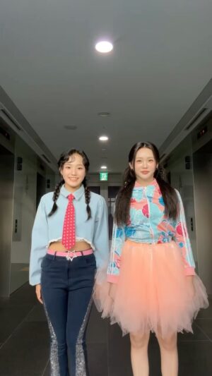 Kim Tae-yeon Instagram - 홍ㅋ 태여니와🐢통ㅋ 지윤언니🦖
•
•
꼭 읽어보세요!
@jimin4560 🐰 #김태연 #홍지윤 #가보자go #홍키통키챌린지