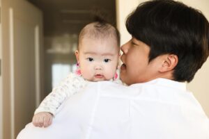 Kim Young-hee Instagram - 🤵🏻❤️👰🏻‍♀️❤️👶🏻
2주년 결혼기념을 그냥 넘길수 없기에
1주년은 둘
2주년은 셋 ㅎ
해서 태어나고 찍고싶었던 컨셉으로 후다닥 찍어봤어요
.
기념사진을 멋드러지게 찍으러 외출 준비를 하는 과정
해서 놀아주고 
분유통 씻고
빨래개고 
분유주고
화장하고 나가려는데
결국 해서 잠들어서 셀카로 마무리하는 2주년을 찍어봤습니다
.
@ez_snap