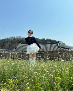 Kim Yu-ha Instagram - 유하가 엄청 좋아하는 띵곡과 함께🌼🌿(밀린 사진ㅋㅋ)