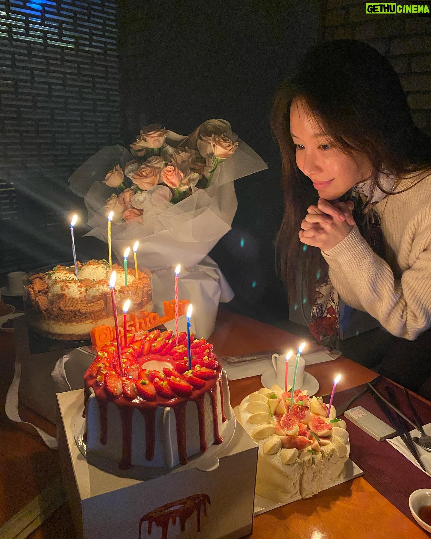 Kim A-joong Instagram - 💋.. It was so sweet today. It's all thanks to you guys. Thank you, Sweeties🍬