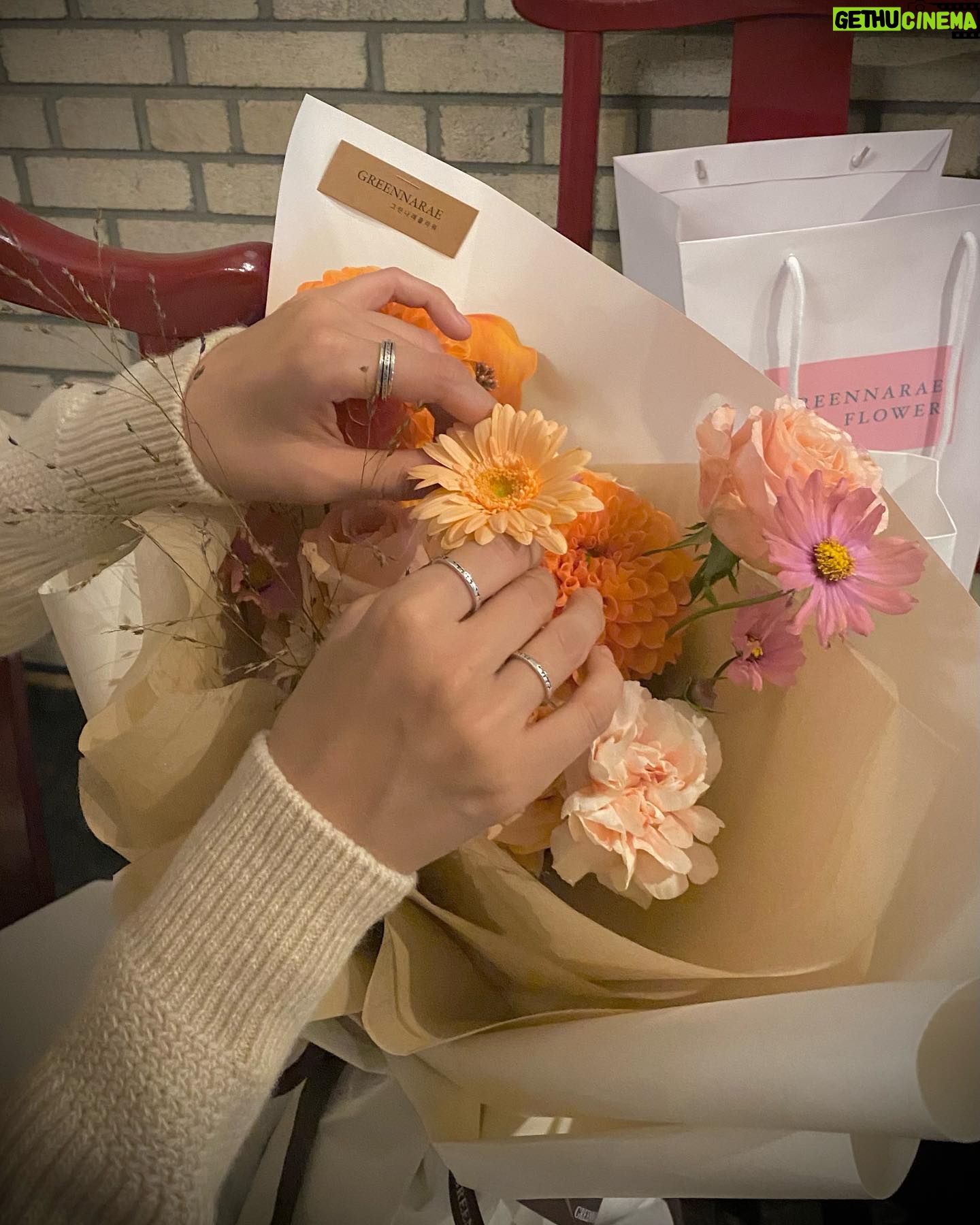 Kim A-joong Instagram - 💋.. It was so sweet today. It's all thanks to you guys. Thank you, Sweeties🍬