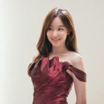 Kim A-joong Instagram - 📸 #연예인매니져로살아남기 #드레스전쟁👗 #tvndrama