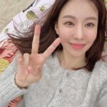 Kim A-joong Instagram - 바퀴달린집4 🛻🏠 다정다정 성동일 선배님 자상자상 김희원 선배님 사랑스 '로운' 막둥이 석우까지 좋은 추억 만들어 주셔서 고맙습니다 🙇🏻‍♀️ 또 놀러갈게요 😎💕 @tvn.asia @tvn_joy #tvn #바퀴달린집4 #houseonwheels4