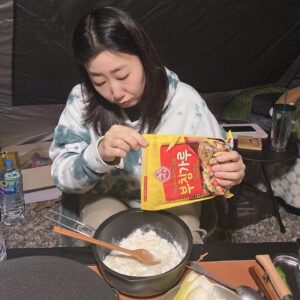 Kim A-joong Instagram - 🏕️🚗
요새 다이어트 중이라고 말씀을 드렸더니
살 안찌는 걸로만 간소하게 먹이시고 
끝내 밥을 못 먹어서 어떡하냐고 걱정해주셨어요..
너무 감사해여 선배님 @ramirani668 🫶사랑합니다. 
#다음에또가야지 
#숙마카세도먹고싶어여