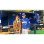 Kim Eana Instagram – 최강야구 제작진분들의 초대로 경기 직관! OST 잘 만들어주셨다고 볼 수 있게 해주셨다. 엉엉😭
요즘 눈물없이 한 회를 본 적이 없는 최애 프로인데. 
김성근감독님께🥹 싸인볼도 받고 선수분들도 보고.. 비록 잔뜩 긴장해서 거북목으로 인사했지만ㅠ 신기하고 행복했다.
특히 박용택선수님은 ‘저 ‘나타나’ 작사가예요!’라고 주책맞게 인사드렸는데 이미 알고 계셔서 너무 신기했다! 우왕 

야구 매니아인 시원매니저랑 드럼(보다 공을 더 많이)치는 규형이랑 #몬스터즈 보컬 원석오빠랑 즐거운 추억

또 와야지!!! #최강야구 감사합니다 💙
