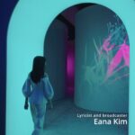 Kim Eana Instagram - 하이엔드 쥬얼리 전시라면 그냥 딴 세상 비싼 보석 전시 아닐까 했는데 도슨트 설명 받으며 보니 진짜 재밌었던. 반클리프와 아펠 부부는 ‘스토리 덕후’였다!! Repost @ellekorea #제작비지원 디뮤지엄 성수에서 진행 중인 전시장을 찾은 작사가 겸 방송인 김이나(@eanakim) ✨ 새로운 영감을 얻거나 일상에 환기가 필요할 때마다 전시를 관람한다는 그녀는 메종의 수많은 패트리모니얼 작품과 각각의 공간 및 제품이 지닌 스토리를 감상하며 감탄해 마지않는 모습을 보였는데요. 김이나가 소개하는 ‘시간’의 공간 속 놀라운 미스터리 세팅, 전세계 최초로 공개 된 자르티에르 브레이슬릿 등 전시를 방문해 직접 감상해 보시기 바랍니다. 전시 ▪일시: ~4월 14일(일)까지 (2024년 4월 1일, 8일은 제외), 구정 당일(2월 10일) 휴관 ▪장소: 디뮤지엄 성수 #광고 #VanCleefArpels #반클리프아펠 #VCAexhibition #반클리프아펠전시 #VCATimeNatureLove @vancleefarpels