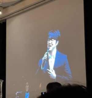 Kim Eana Instagram - 배철수쌤 아드님 결혼식. 
근사한 신랑아버지 축사와 성시경 축가. 
축하드립니다!