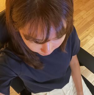 Kim Eana Instagram - 별밤에서 포카 만들기로 해서 열심히 찍었는데 둘중에 뭐가 나은지 모르겠어요 
하나는 얼짱각도 최대한 해본거고 하나는 살짝 눈 감기긴 했는데 어플로 피부 닦으니까 괜찮은거 같긴 해서 고민되네요