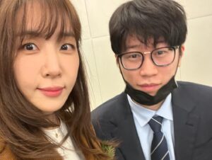 Kim Eana Instagram - 좋아하는 동생 태민이 결혼식 사회봄.
결혼생활 세팅 완료되었으니 잘 운영해 나갈거라 믿는다 너무너무 축하해!

추가)
플러리도 만나서 넘 반가웠음.. 멀리서 임요환도 봄 (일방적 인사하고 튐)