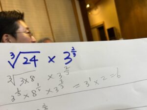 Kim Eana Instagram - 수능수학 난이도 제일 쉽다는 문제여도 나는 못 풀겠던데 
아버님은 암산으로 정답부터 내고 풀이해주심;;
(두번째거는 풀이 봐도 모름)