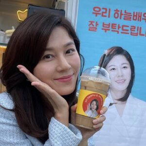 Kim Ha-neul Instagram - …오래오래 고마워요.. 덕분에 힘내서 촬영 잘했어요^^ 또 만나요💚 #내사랑 다일리아💚